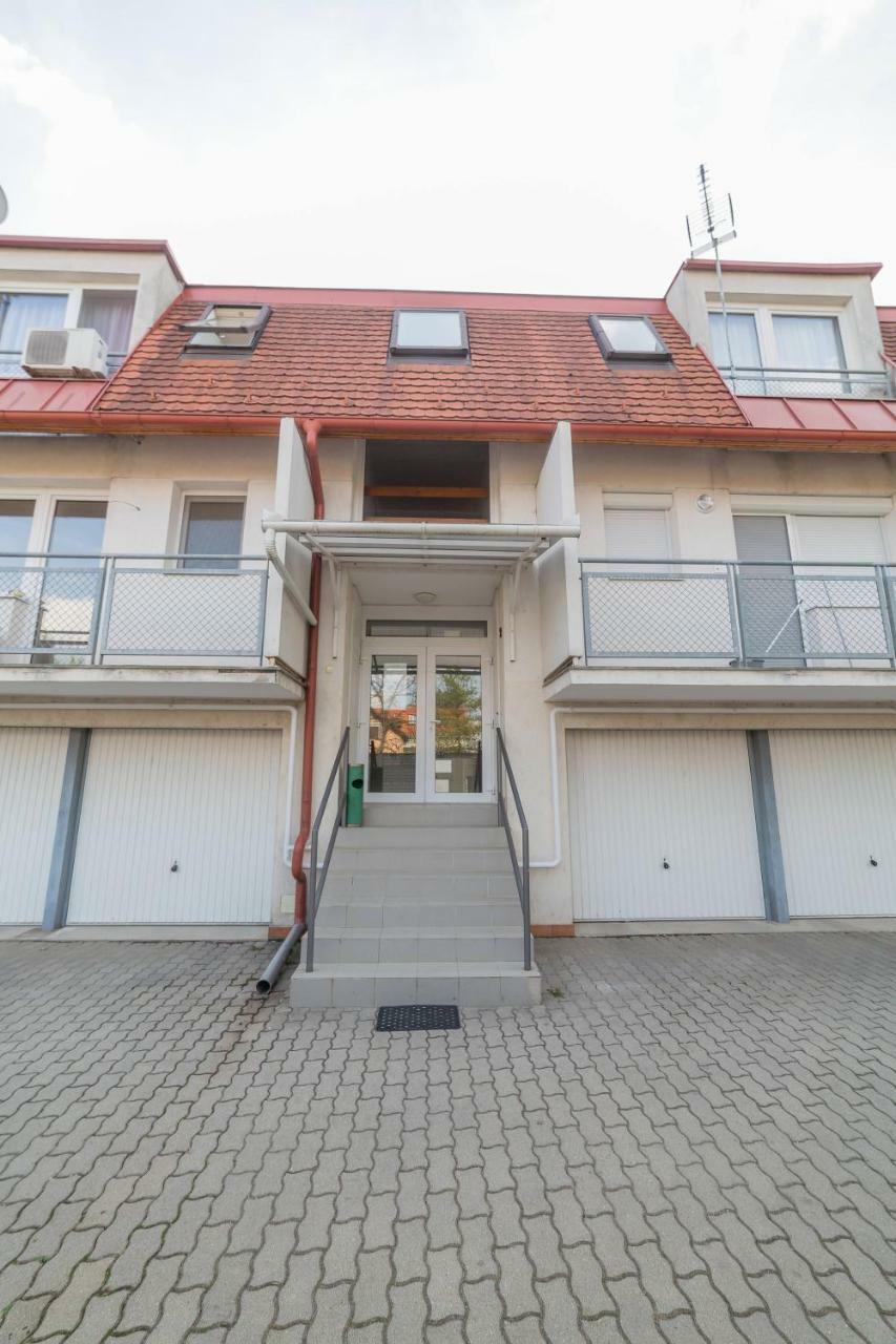 Fischer Apartman 2 Hajduszoboszlo Bagian luar foto